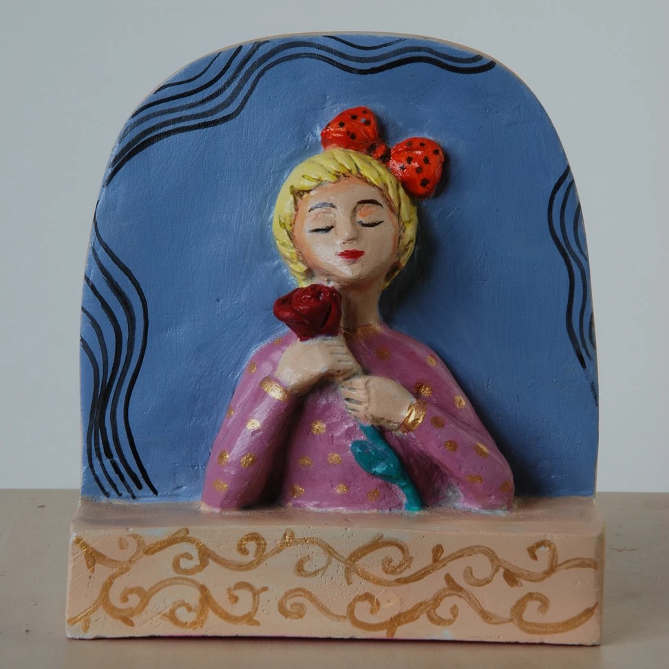 Devojčica sa ružom