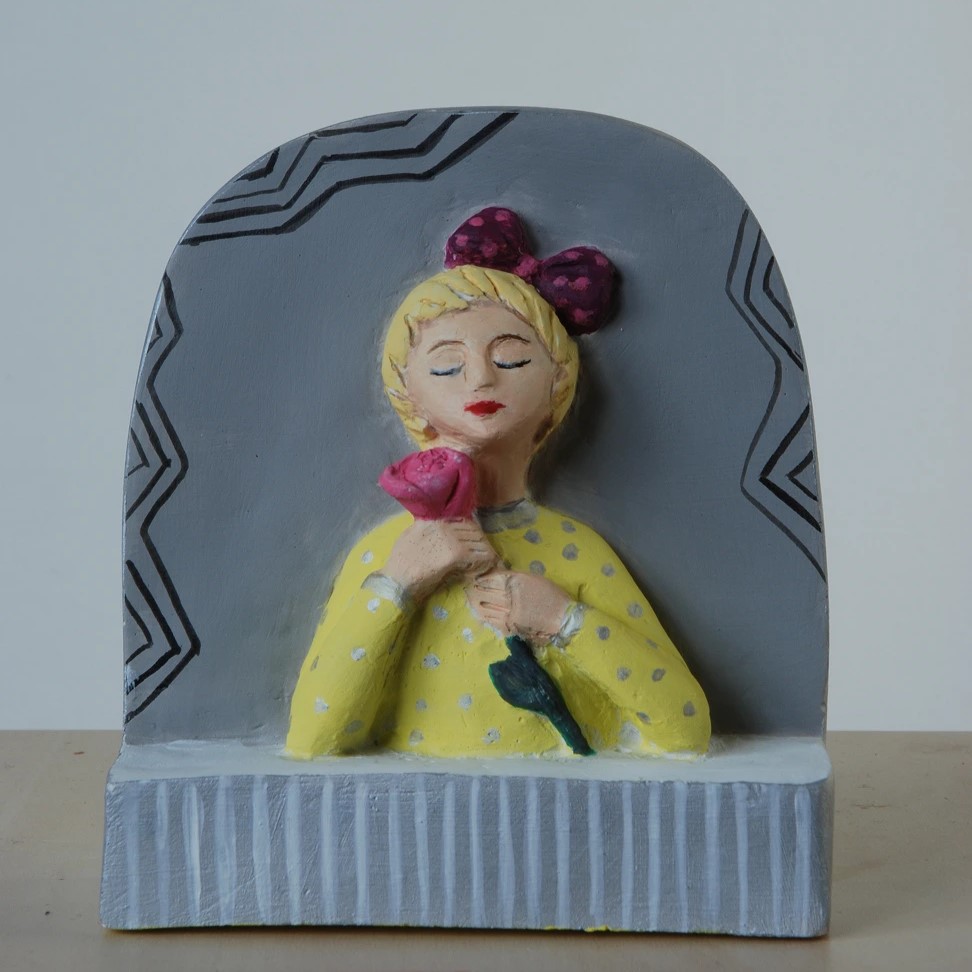 Devojčica sa ružom